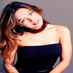 Ebru gundes sur yala.fm